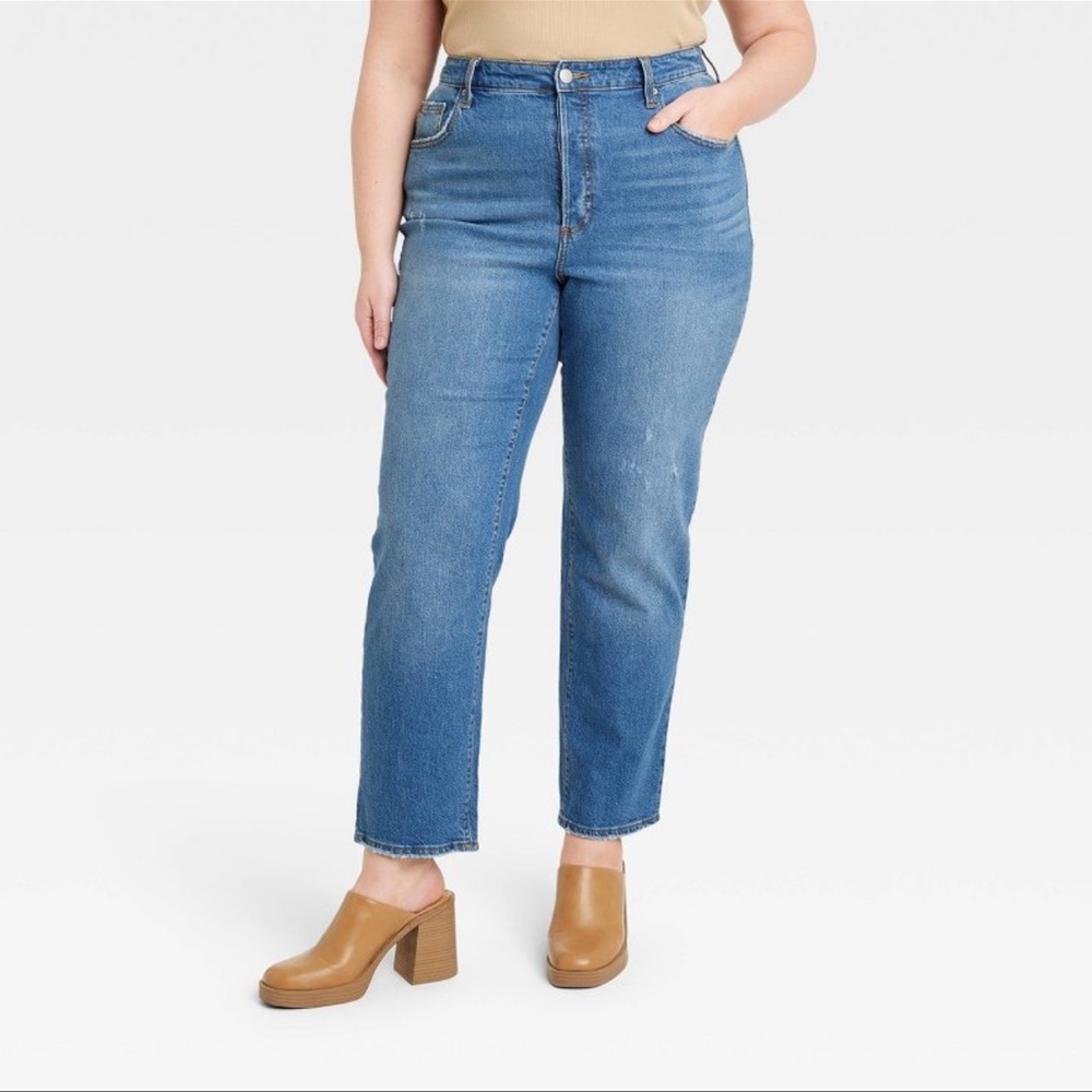 Women’s High-Rise 90’s Distressed Straight Jeans